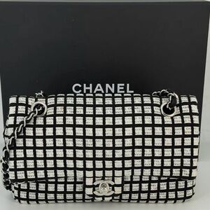 Pre-Owned Chanel Medium Logo Ribbon Classic Double Flap Bag-Black & White
